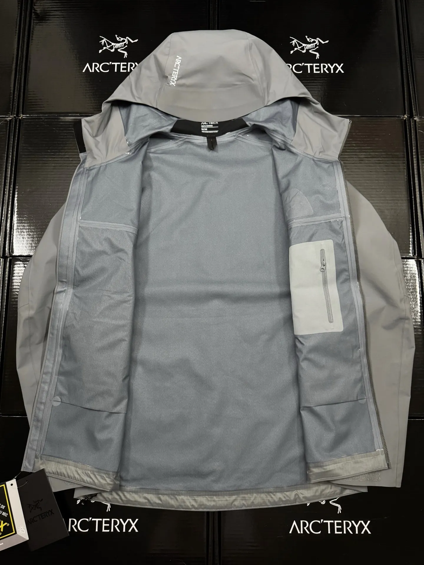 G 02 New Arrival Arcteryx Beta Series SL GORE-TEX Breathable 25SS New Arrival SL Lt ， Lt New Arrival ， ， ， Lt Yb 3D ， Tri-Durance ， Factory 📃 🔍 ， YKK ， ， ， 。 SL ， 。 bluesign@ N 13LGORE-TEX ， Wear-Resistant， 、 Breathable， 。 Storm Hood™ ， Water Tight™ ， ， ， 。 ，VISLON ， Velcro ， Zip-in， ARC TERYX BETA： 。 GORE-TEX： 、 、Breathable 。 ：Black Sizes：S-XXL ：112 116 120 124 128 ： 72 74 76 78 80 ：64.5 66 67.5 69 70.5 ：49.8 51 52.2 53.4 54.6